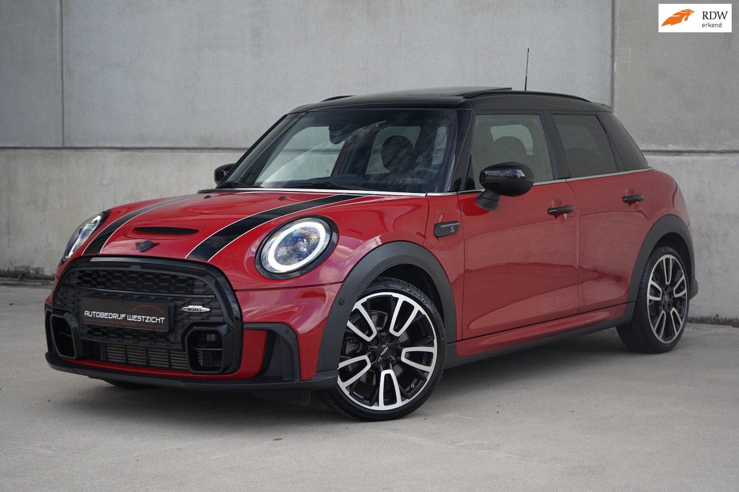 MINI 5-Deurs - 2.0 Cooper S John Cooper Works, Carplay, Pano! - AutoWereld.nl
