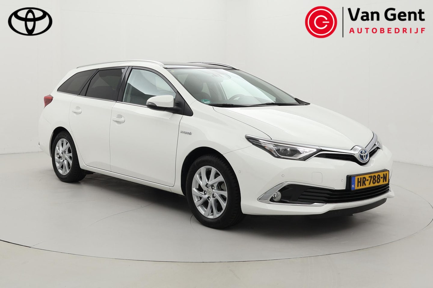 Toyota Auris Touring Sports - 1.8 Hybrid Executive | Volledige dealerhistorie | Panoramadak | Trekhaak | Leder | Navigat - AutoWereld.nl