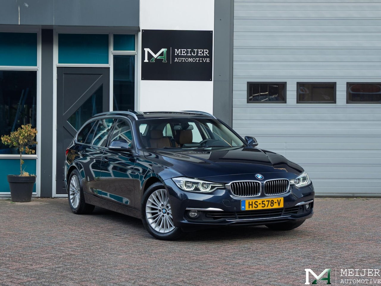BMW 3-serie Touring - 320i Luxury 320i Luxury - AutoWereld.nl