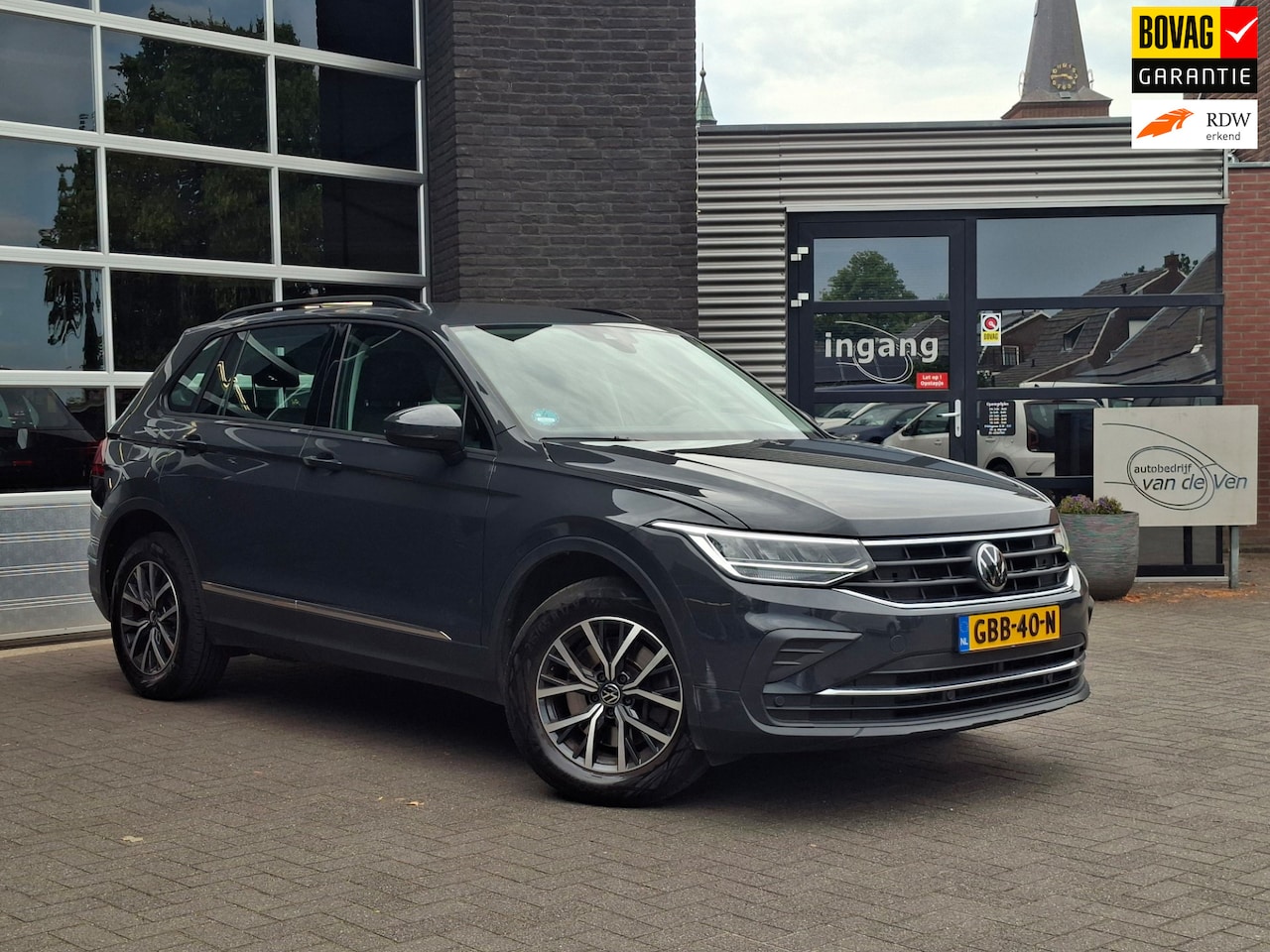 Volkswagen Tiguan - 1.4 TSI Life | Zwenkbare trekhaak - AutoWereld.nl