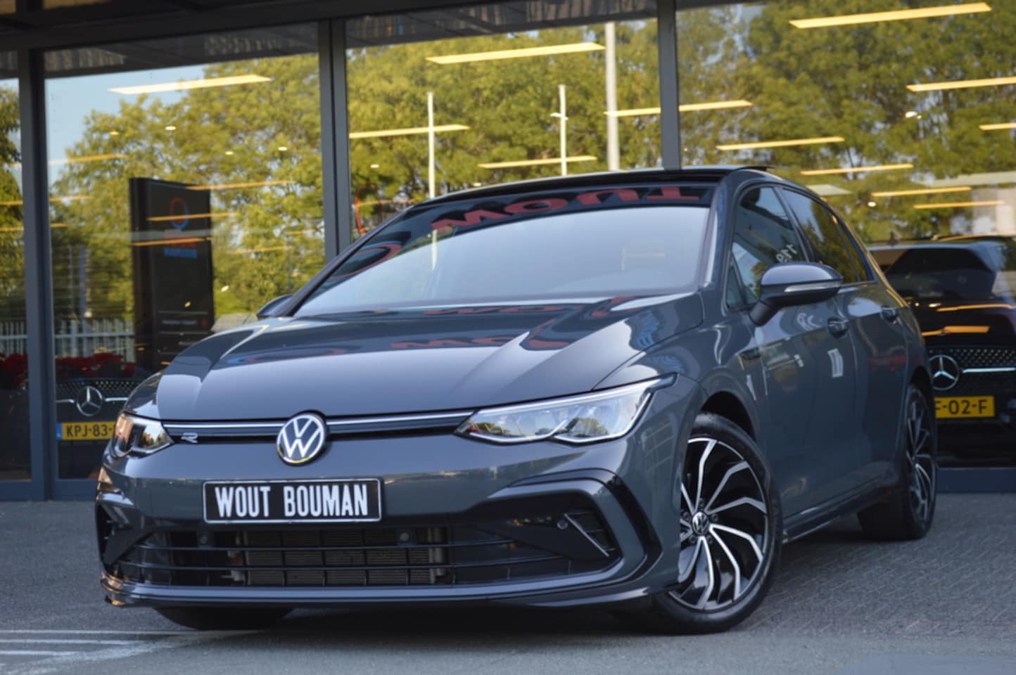 Volkswagen Golf - 1.5 eTSI R-Line DSG Led Panorama Acc Sfeer CarPlay Trekhaak Pdc - AutoWereld.nl