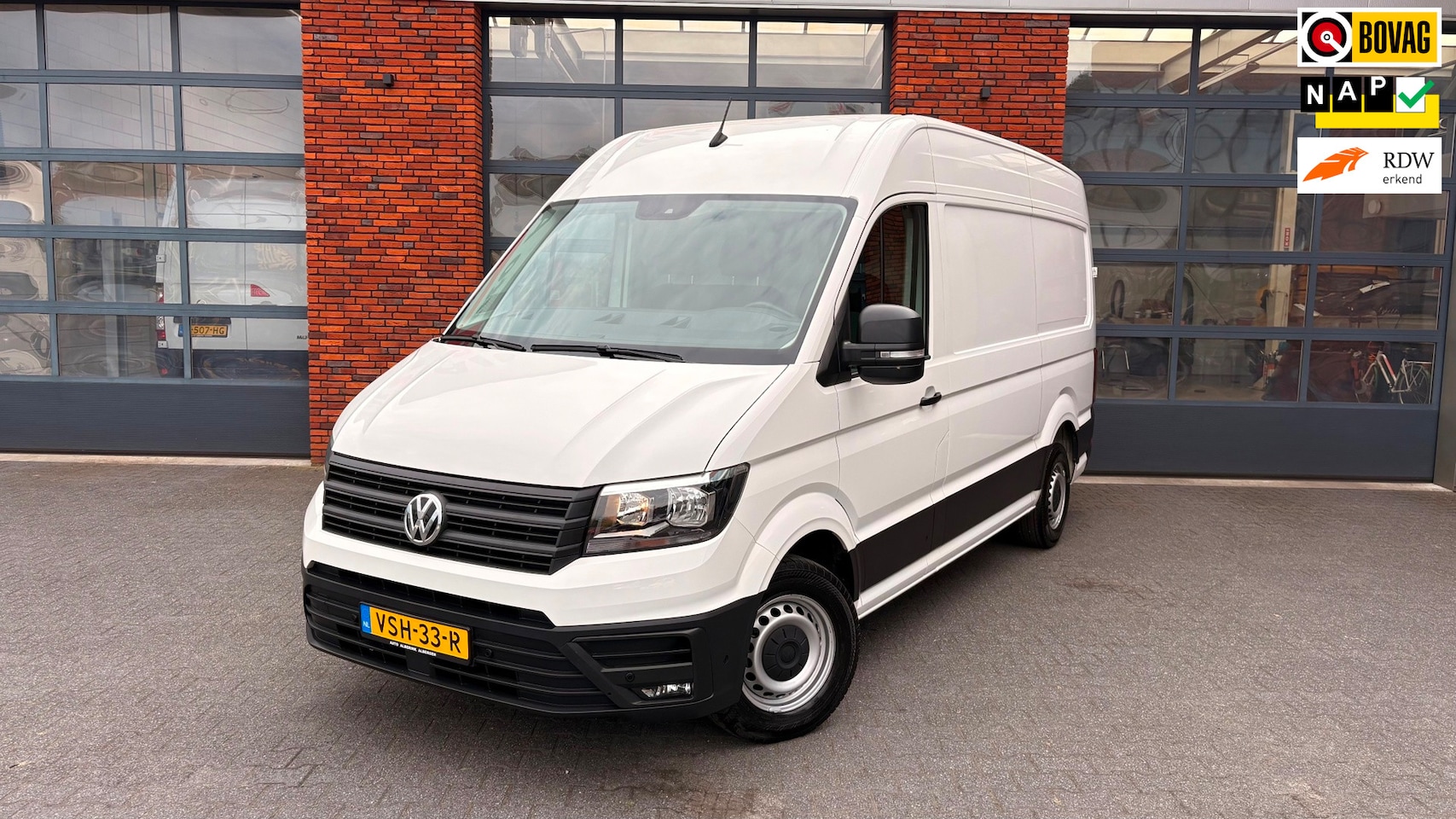Volkswagen Crafter - 30 2.0 TDI L3H3 Comfortline | Trekhaak 3000kg | Camera | Cruise control - AutoWereld.nl