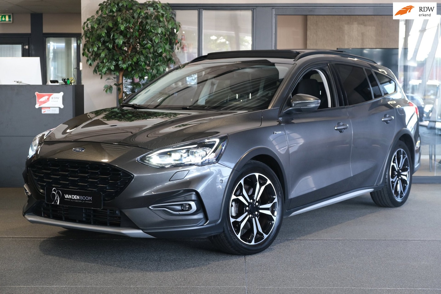 Ford Focus Wagon - 1.5 EcoBoost Active AUT Pano Trek Navi Led Cam Pdc - AutoWereld.nl