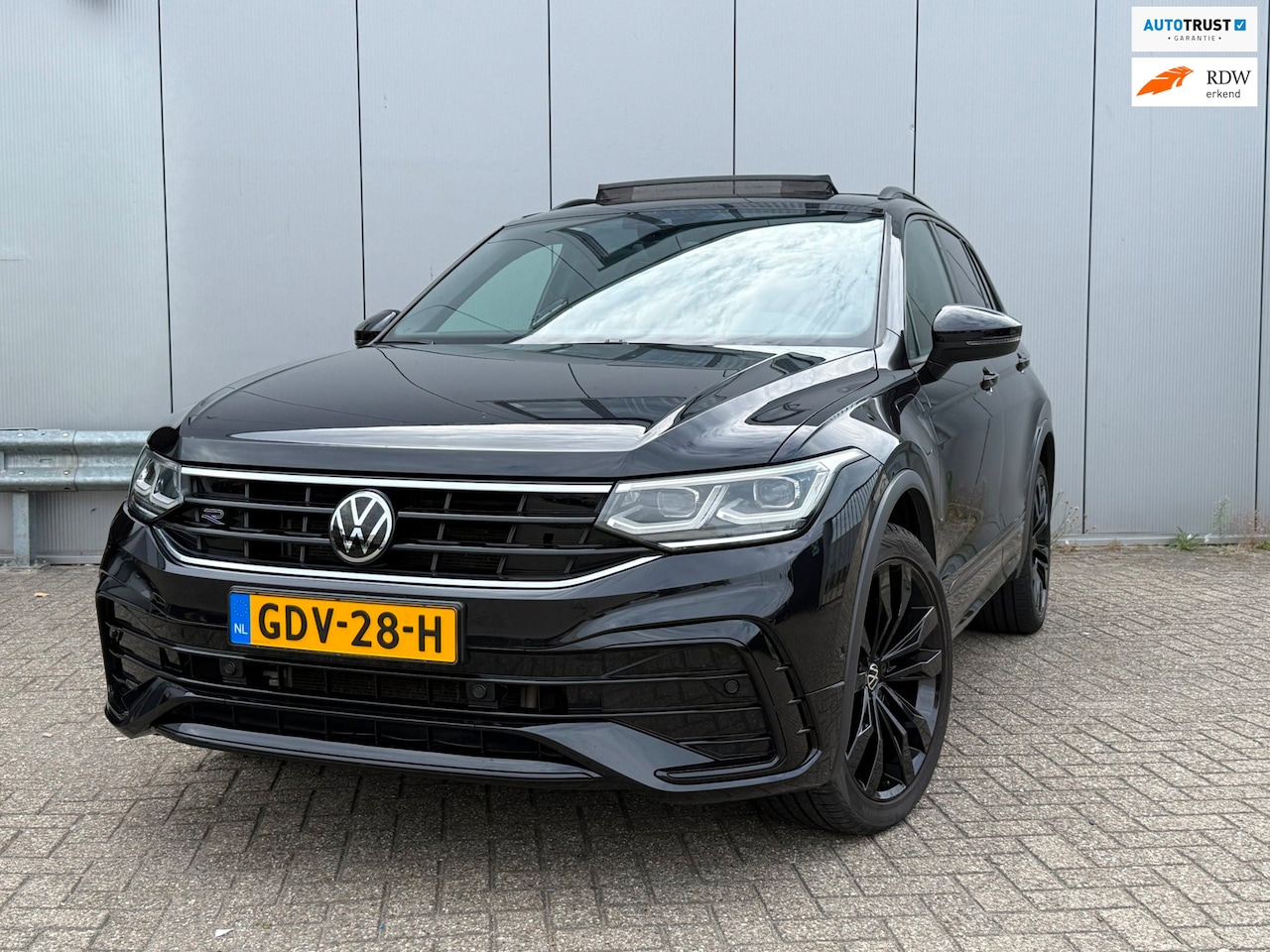 Volkswagen Tiguan - 1.4 TSI eHybrid R-Line Business+ | Panoramadak | 3x R-Line | Camera | Trekhaak | BTW Auto! - AutoWereld.nl