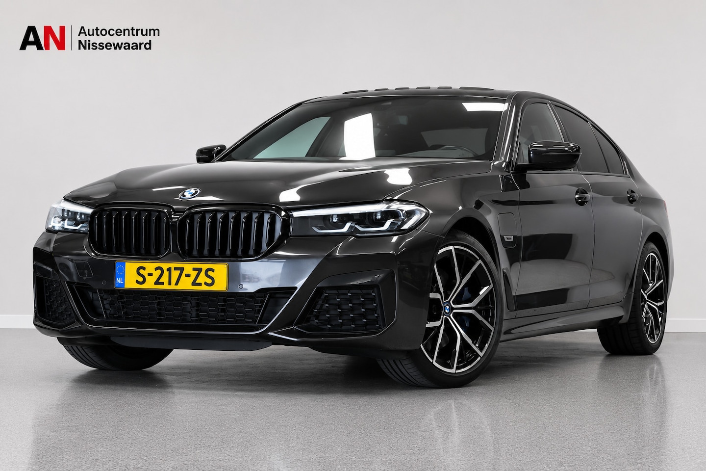 BMW 5-serie - 530e M sport Business Edition Plus |Panorama| - AutoWereld.nl