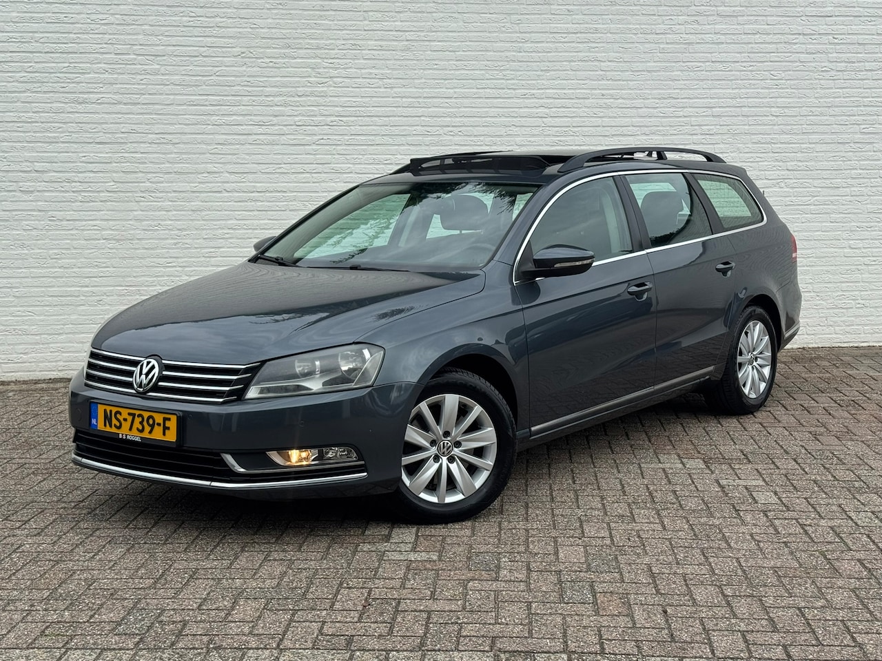 Volkswagen Passat Variant - 2.0 TDI R-line Panorama dak Clima Navigatie Cruise Trekhaak - AutoWereld.nl
