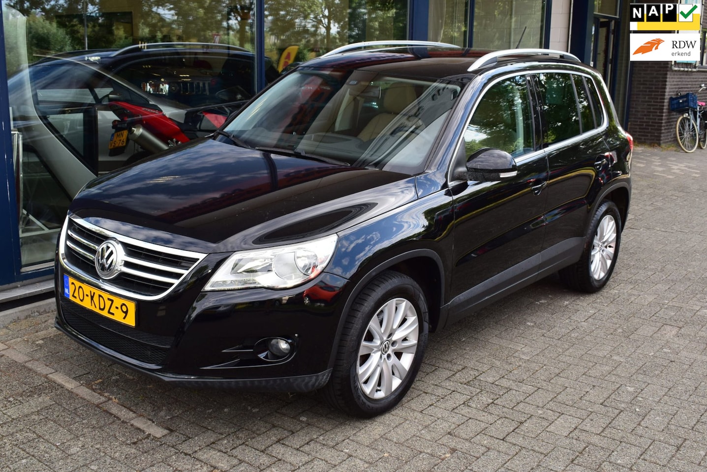 Volkswagen Tiguan - 1.4 TSI Sport&Style 4Motion // Panorama dak, lederen bekleding, trekhaak, climate control - AutoWereld.nl