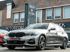 BMW 3-serie Touring - 330e xDrive High Exe M-Sport PANO HUD CAMERA MEMORY M-SPORT STOELEN OXIDGRAU BOMVOL