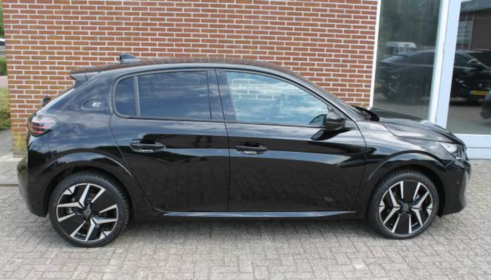 Peugeot e-208 - EV 62kWh GT Stoelmassage l Stoelverwarming l Apple carplay