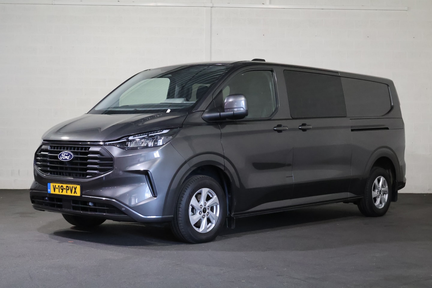 Ford Transit Custom - 2.0 TDci L2 H1 DC Automaat Limited BPM Vrij - AutoWereld.nl