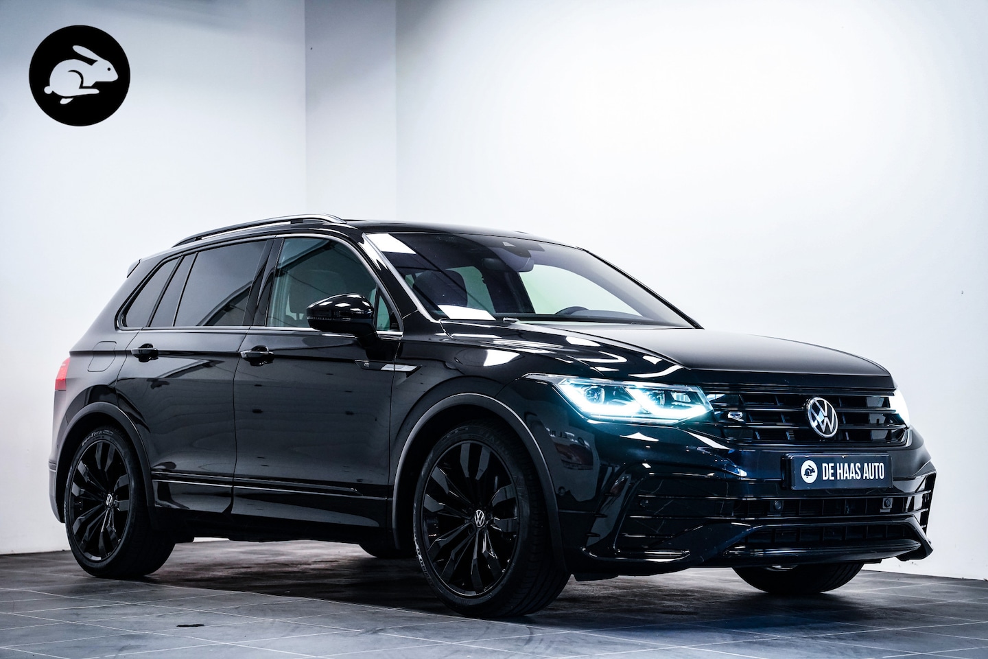 Volkswagen Tiguan - 1.5 TSI R-Line|Pano|Trekhaak|Harman Kardon|20inch|DCC - AutoWereld.nl