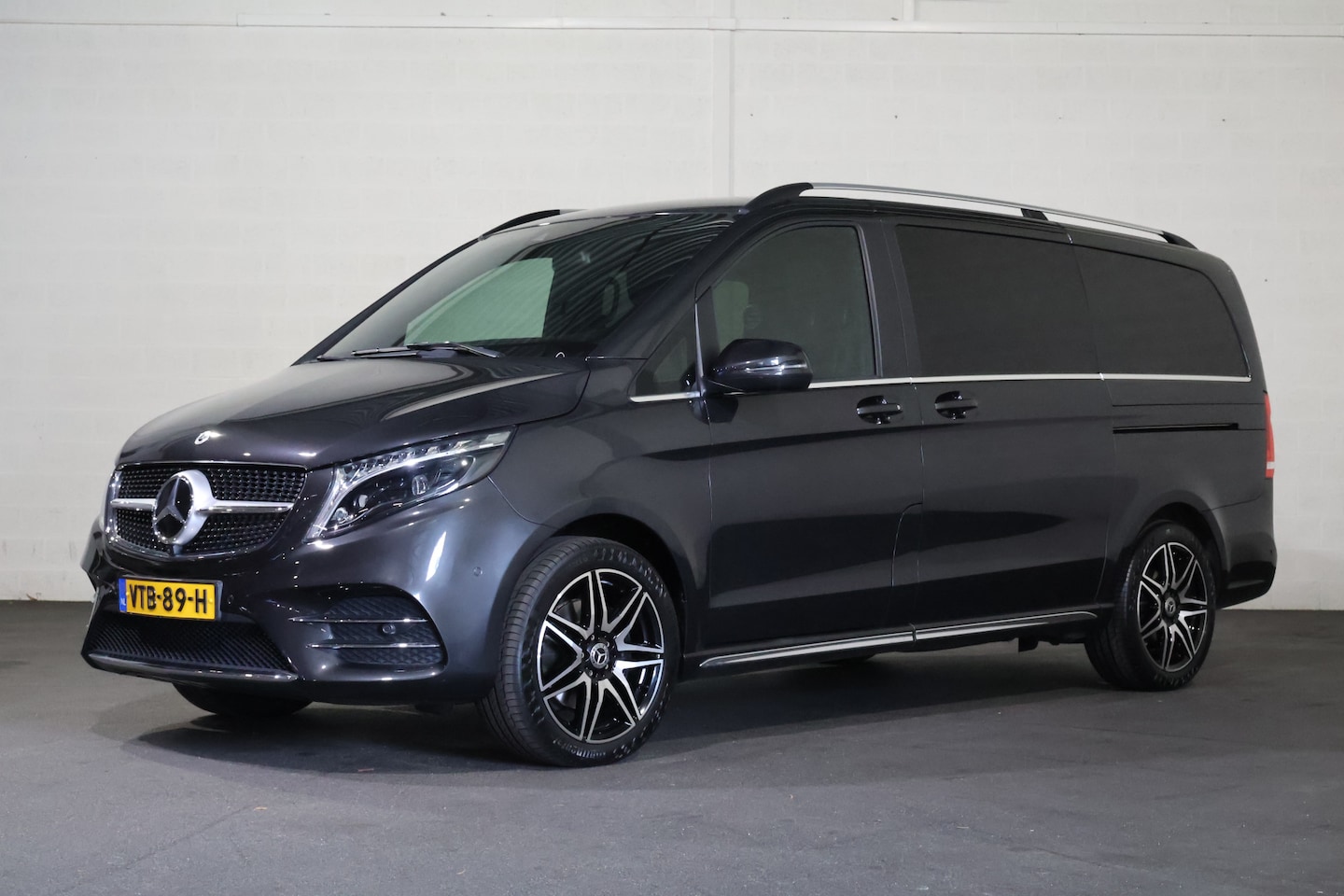 Mercedes-Benz V-klasse - 300d 4-MATIC Lang DC Avantgarde Edition AMG Burmester - AutoWereld.nl