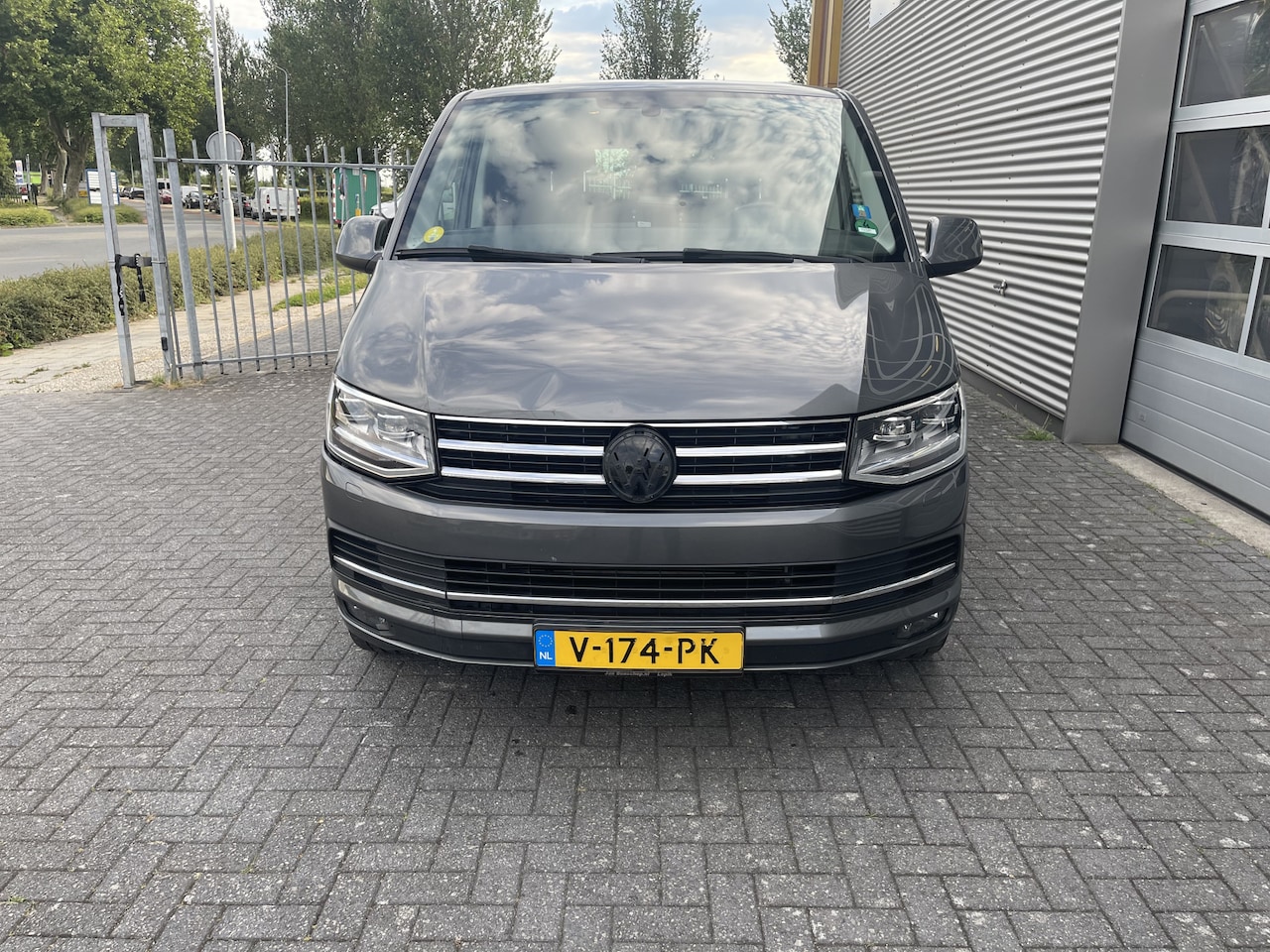 Volkswagen Transporter - Dubbelcabine met weinig km. 2.0 TDI L2H1 DC Trendline - AutoWereld.nl
