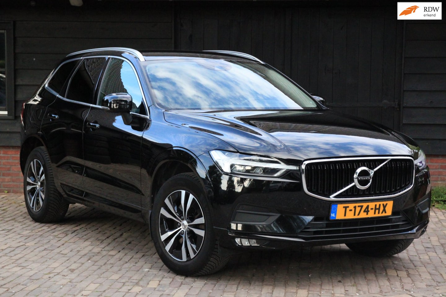 Volvo XC60 - 2.0 T5 AWD Momentum Pro Camera/Parkeersensor v,a/Trekhaak uitklapbaar - AutoWereld.nl