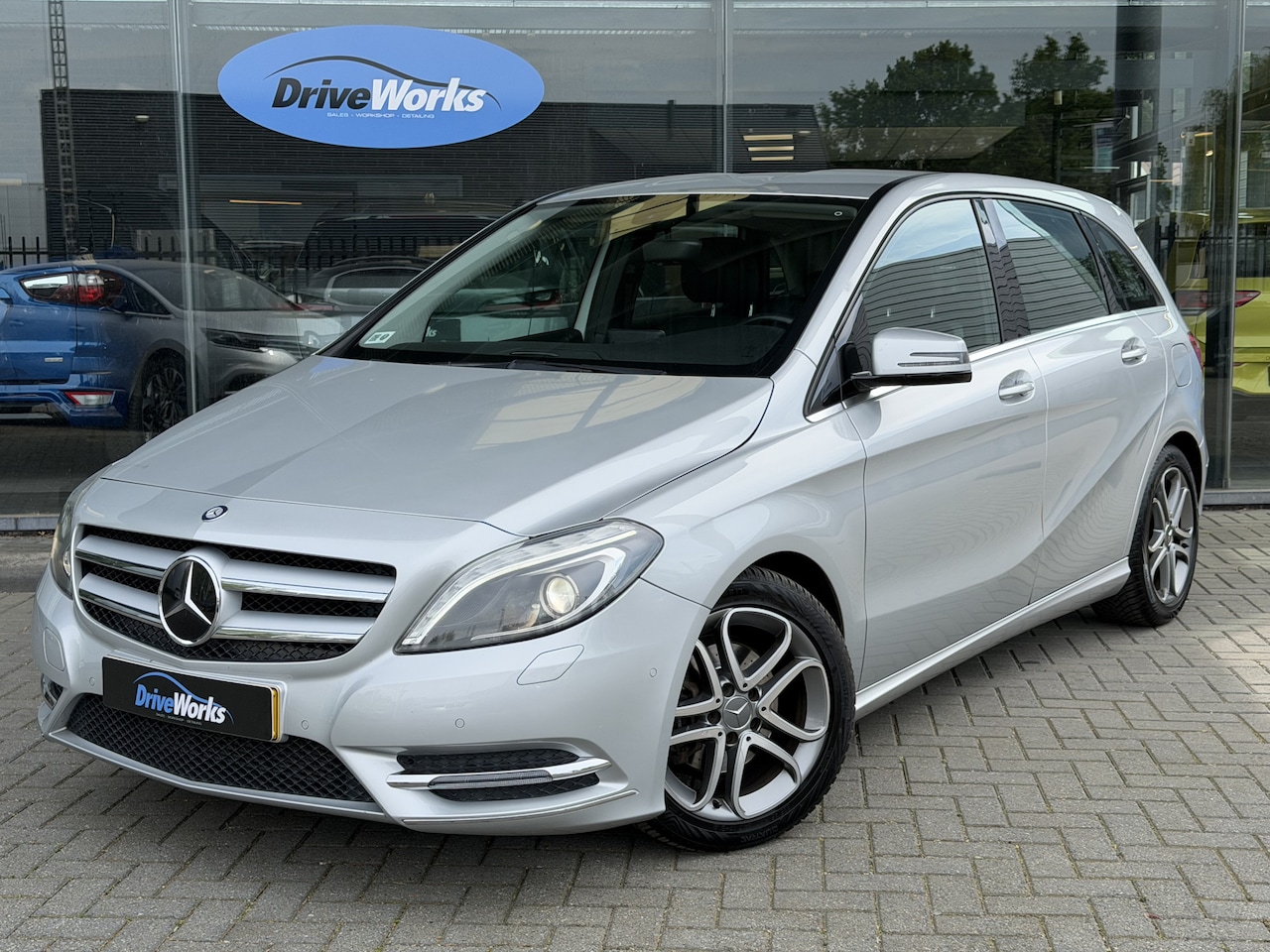Mercedes-Benz B-klasse - 180 Ambition | Sport | Leer | Xenon | Weinig KM | Cruise C | PDC | Interesse in een bezich - AutoWereld.nl