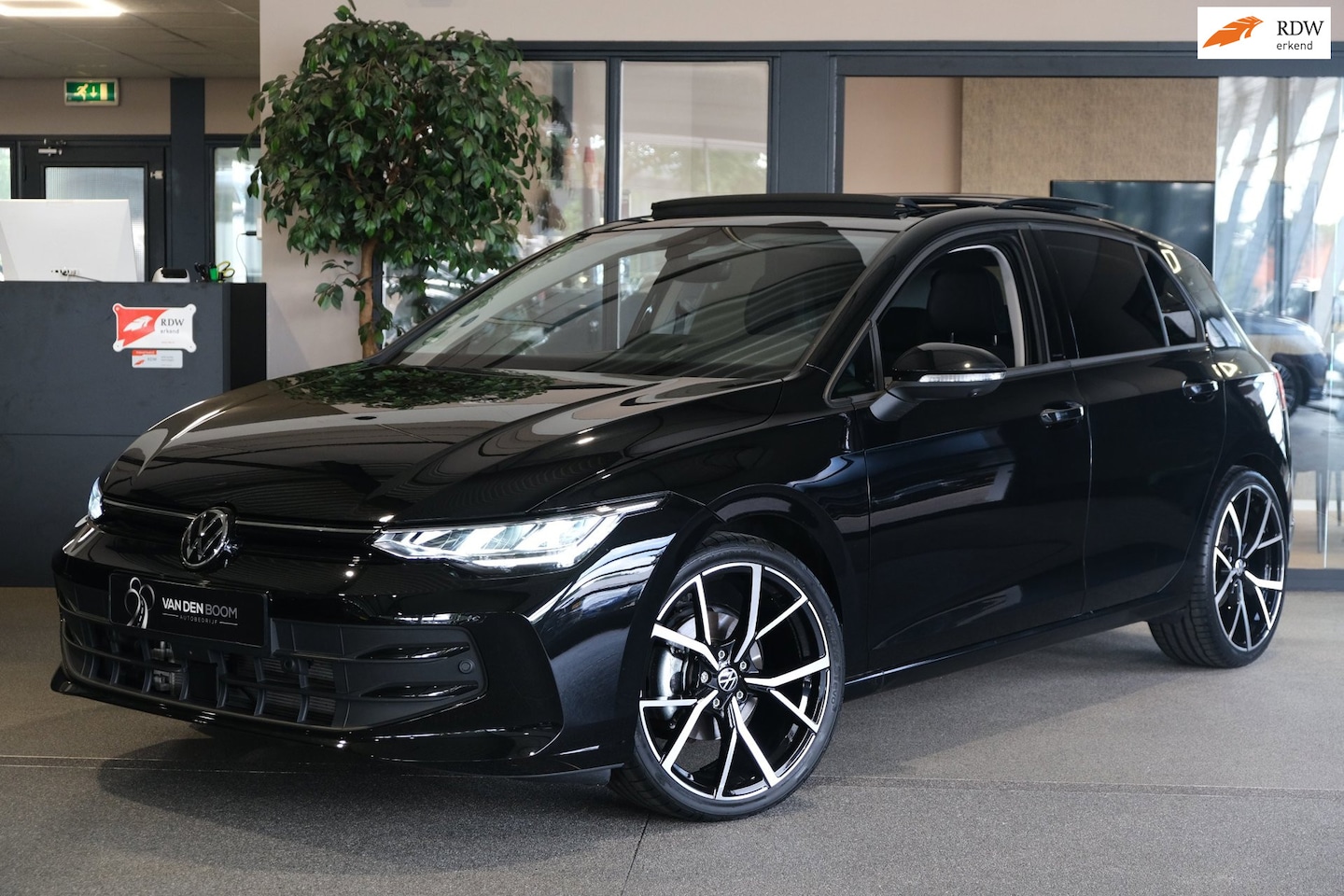 Volkswagen Golf - 8.5 1.5 eTSI Life 150PK DSG Facelift Pano 360Cam Carplay ACC Led - AutoWereld.nl