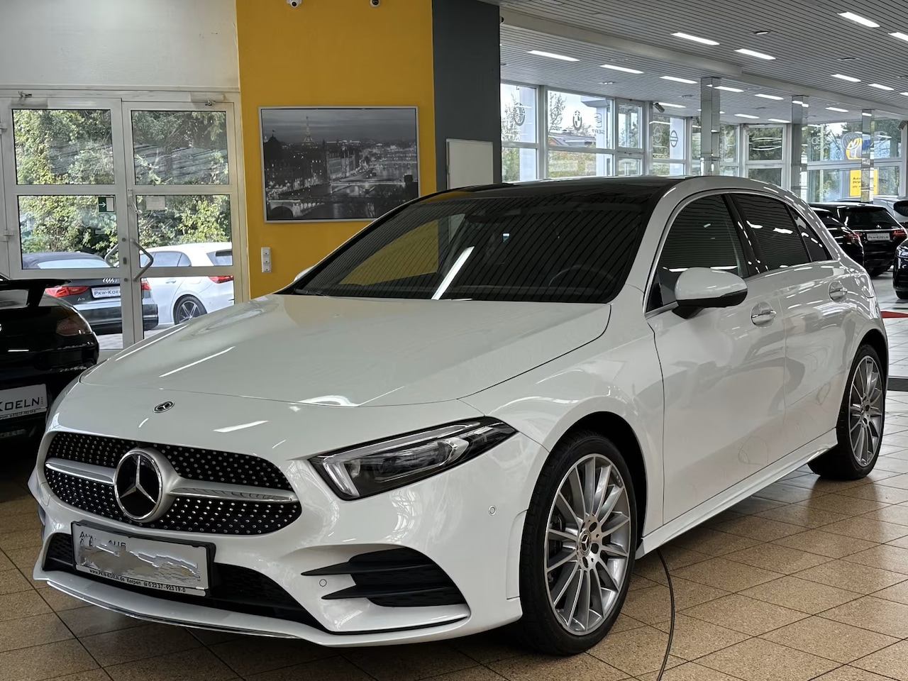 Mercedes-Benz A-klasse - 250e AMG ** LED, MBUX+, DISTR, PANORAMA, HuD, 2-Zone CLIMA, 19-inch LMV, ** 1e EIG - UNFA - AutoWereld.nl