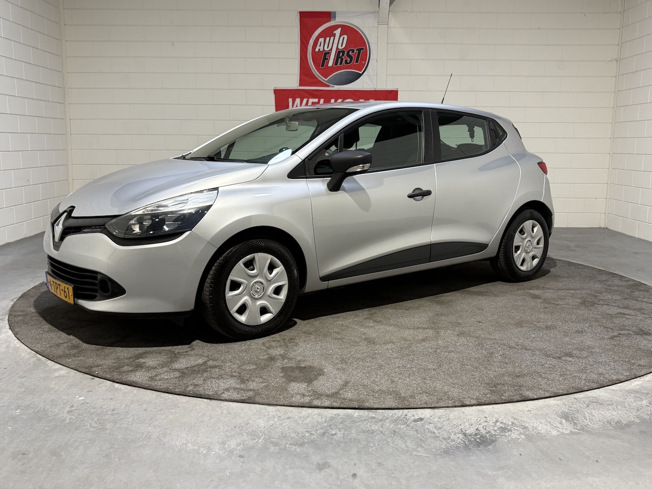 Renault Clio - 0.9 TCe Authentique 0.9 TCe Authentique, Airco, Lage km stand, Cruise control, NL auto, 2e eigenaar, Boekjes, - AutoWereld.nl