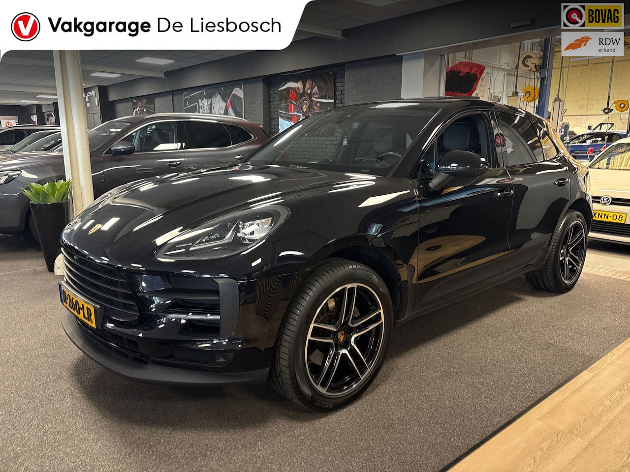 Porsche Macan - 2.0/pano/leer/navi/camera/sport chrono/stoelverw/boeken - AutoWereld.nl