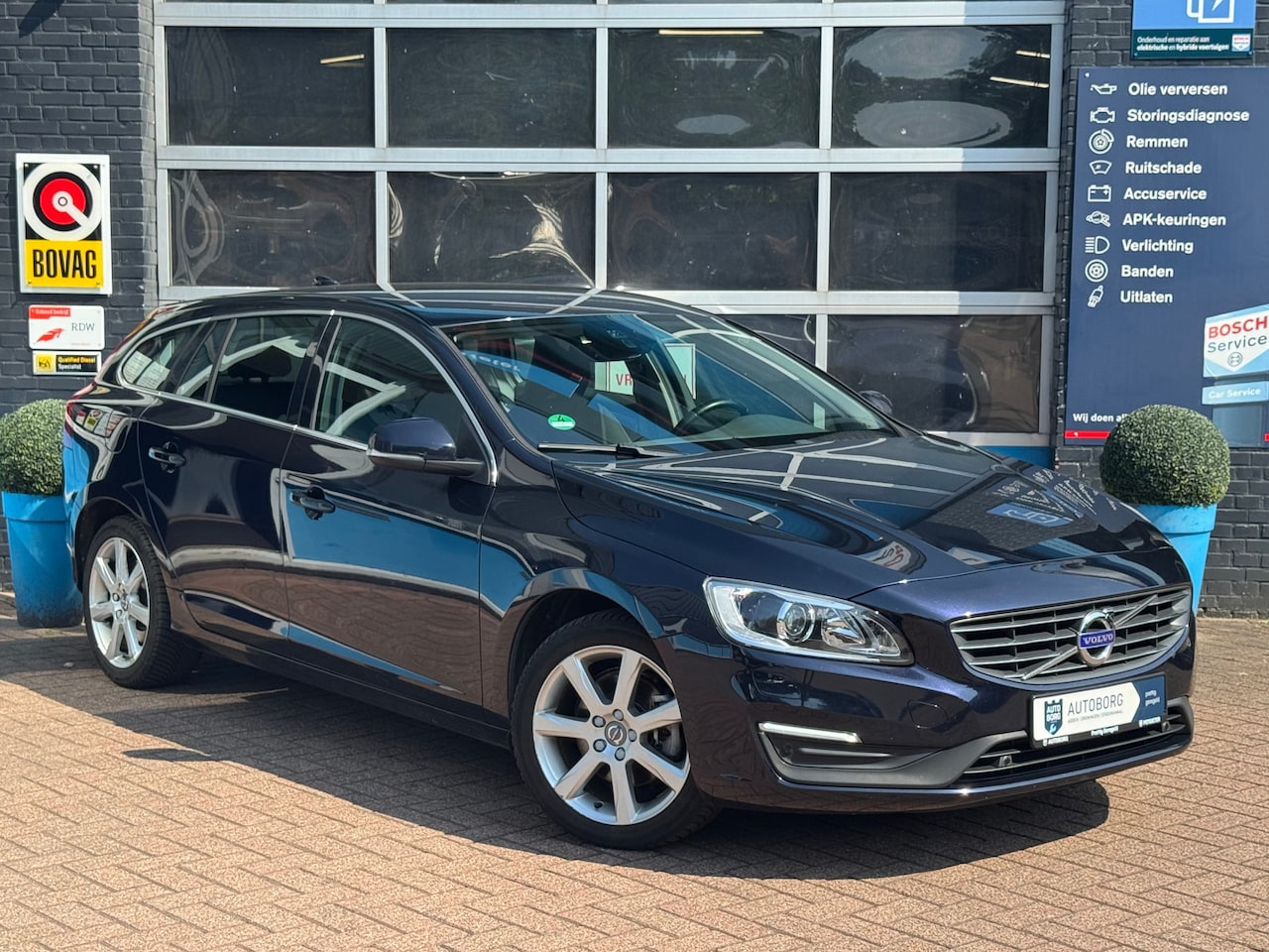 Volvo V60 - 2.0 T3 Nordic+ | Centrale deurvergrendeling met afstandsbediening | Cruise control | Elect - AutoWereld.nl