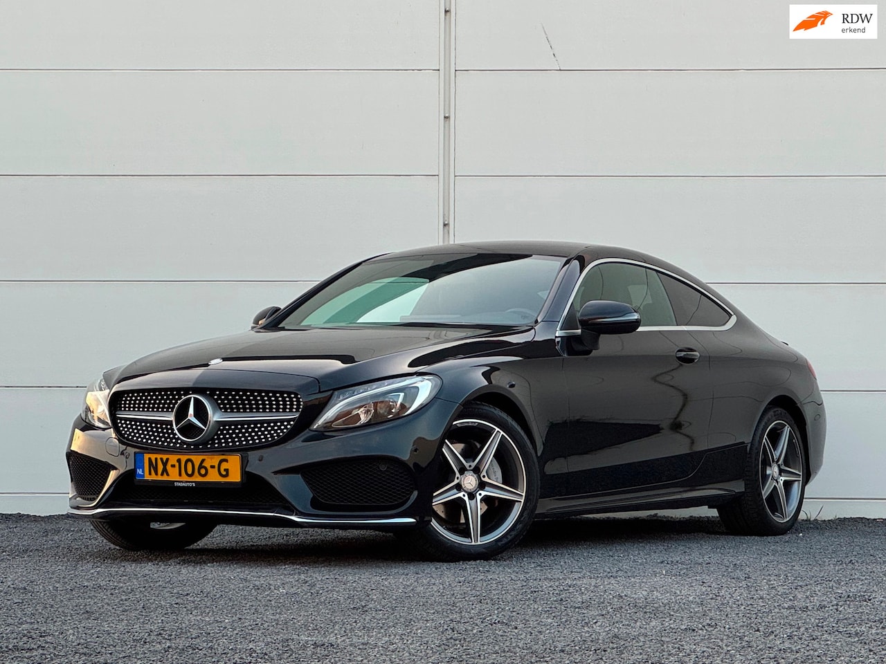 Mercedes-Benz C-klasse Coupé - 180 Amg Burmester Groot scherm Camera AMG diffuser Apple Sportonderstel Sportstoelen Stoel - AutoWereld.nl