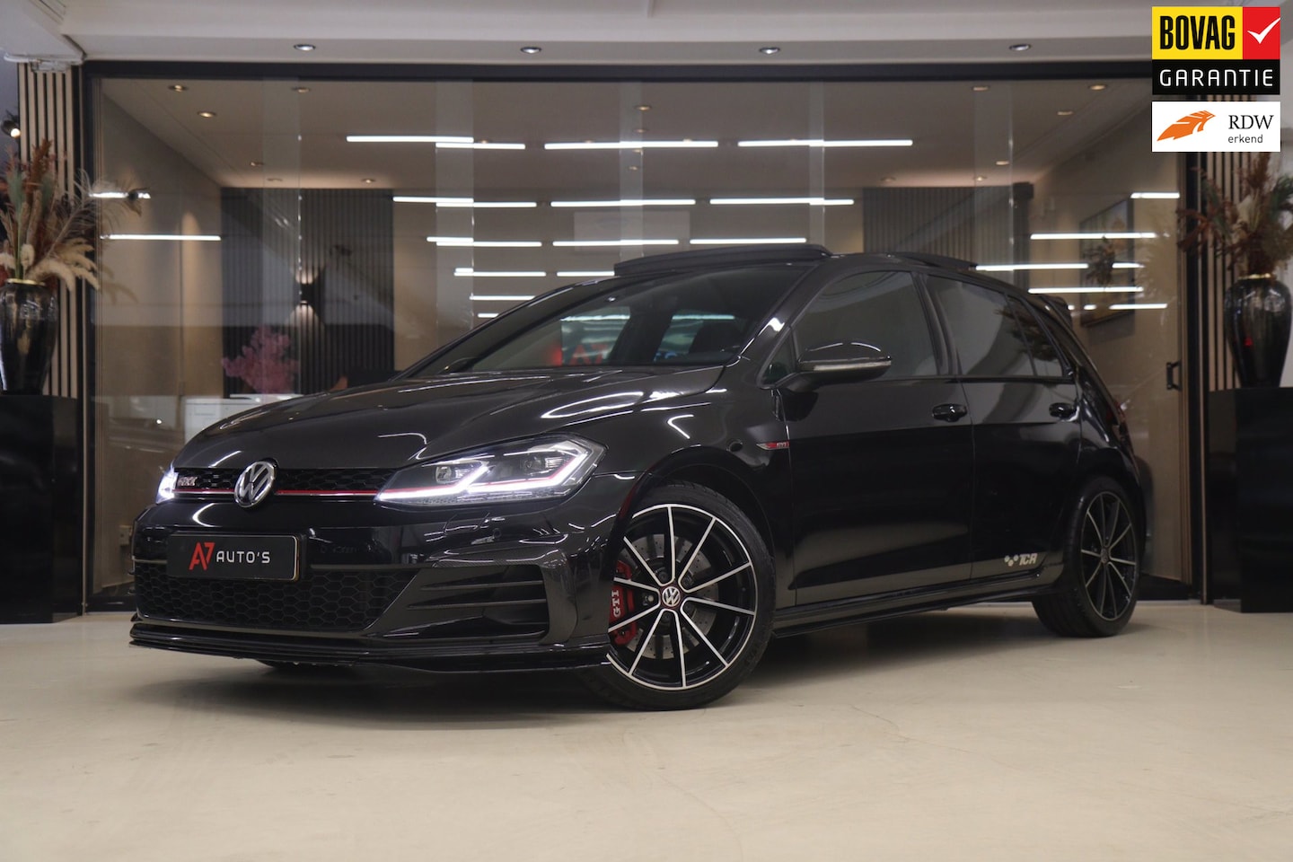 Volkswagen Golf - 2.0 TSI GTI TCR /PANO/MILLTEK/CARPLAY/CARBON/KEYLESS/ACC/VOL - AutoWereld.nl