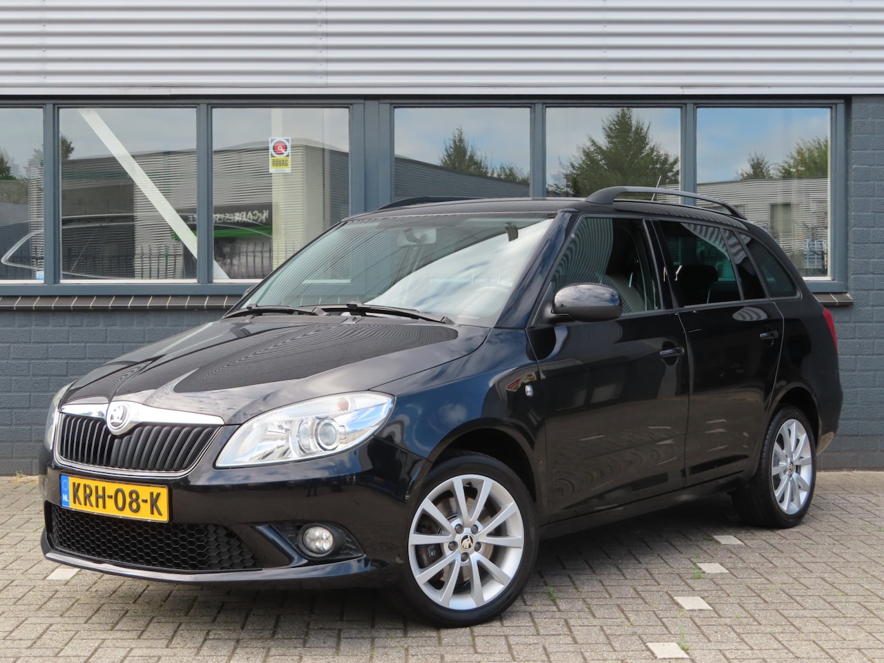 Skoda Fabia Combi - 1.2 TSI Sprint Pro | stoelverwarming | automatische airco | parkeersensoren | cruise contr - AutoWereld.nl