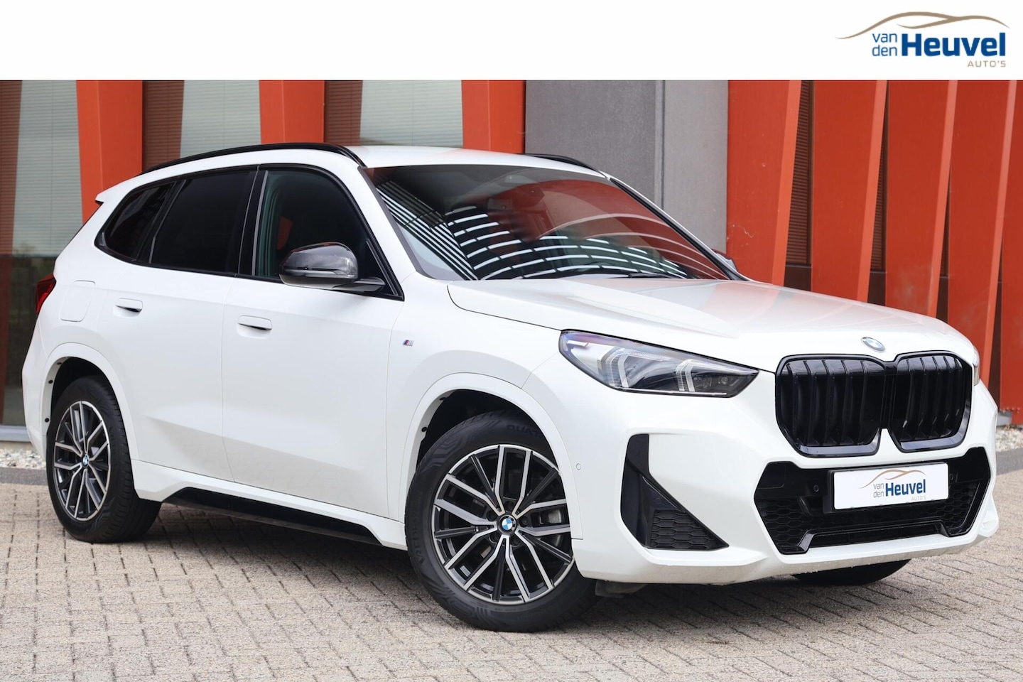 BMW X1 - sDrive18i | M-Sport | Trekhaak | Stoelverw. | Camera | Dodehoek | Lm Velgen | Mem. Stoel | - AutoWereld.nl