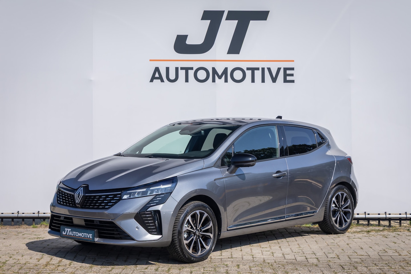 Renault Clio - E-TECH HYBRID 1.6 ETFH 145 techno Stoelverwarming | stuurverwarming | 360camera | pdc | ha - AutoWereld.nl