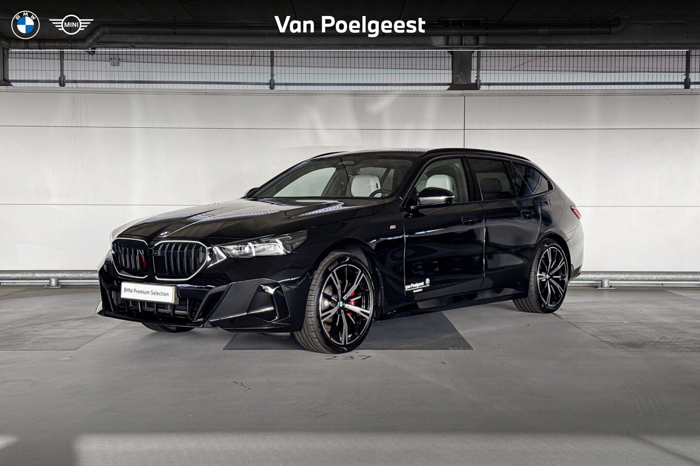 BMW 5-serie Touring - 520i | M Sportpakket Pro | Innovation Pack | Travel Pack | Comfort Pack | Trekhaak - AutoWereld.nl