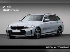 BMW 3-serie Touring - 330e | Live Cockpit Professional | PDC Voor/Achter | M Sportpakket | Sportstoelen Voor |