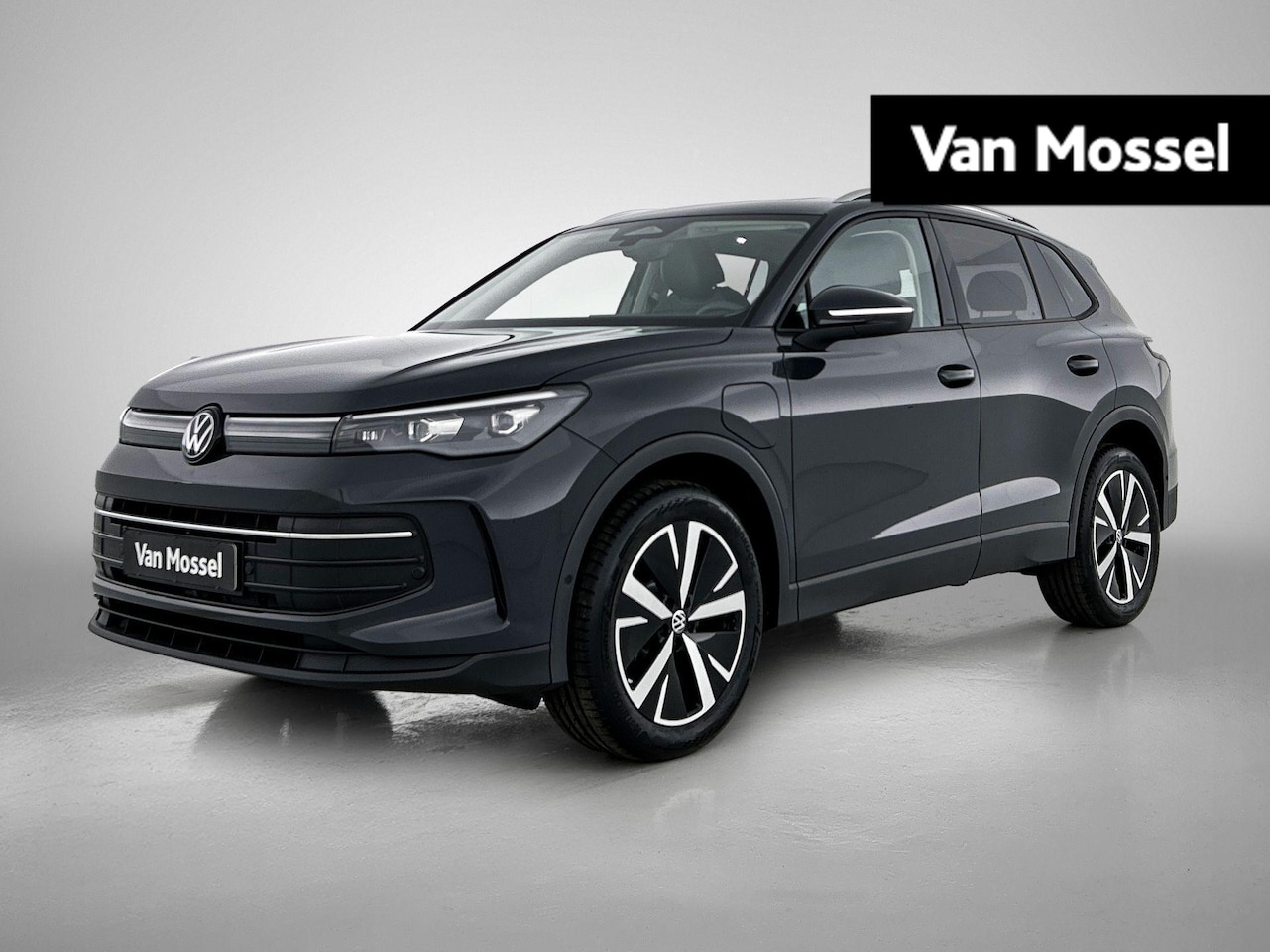 Volkswagen Tiguan - 1.5 eHybrid Life Edition 204 PK | Automaat | Trekhaak | 360 Camera | Keyless | Navigatie | - AutoWereld.nl