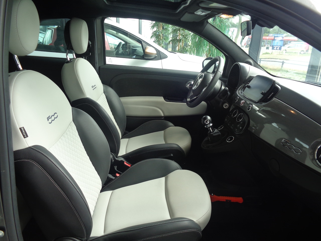Fiat 500 - 1.0 Hybrid Dolcevita Elektr. glazen dak Leer Clima Cruise LMV Parkeersensor NL auto - AutoWereld.nl
