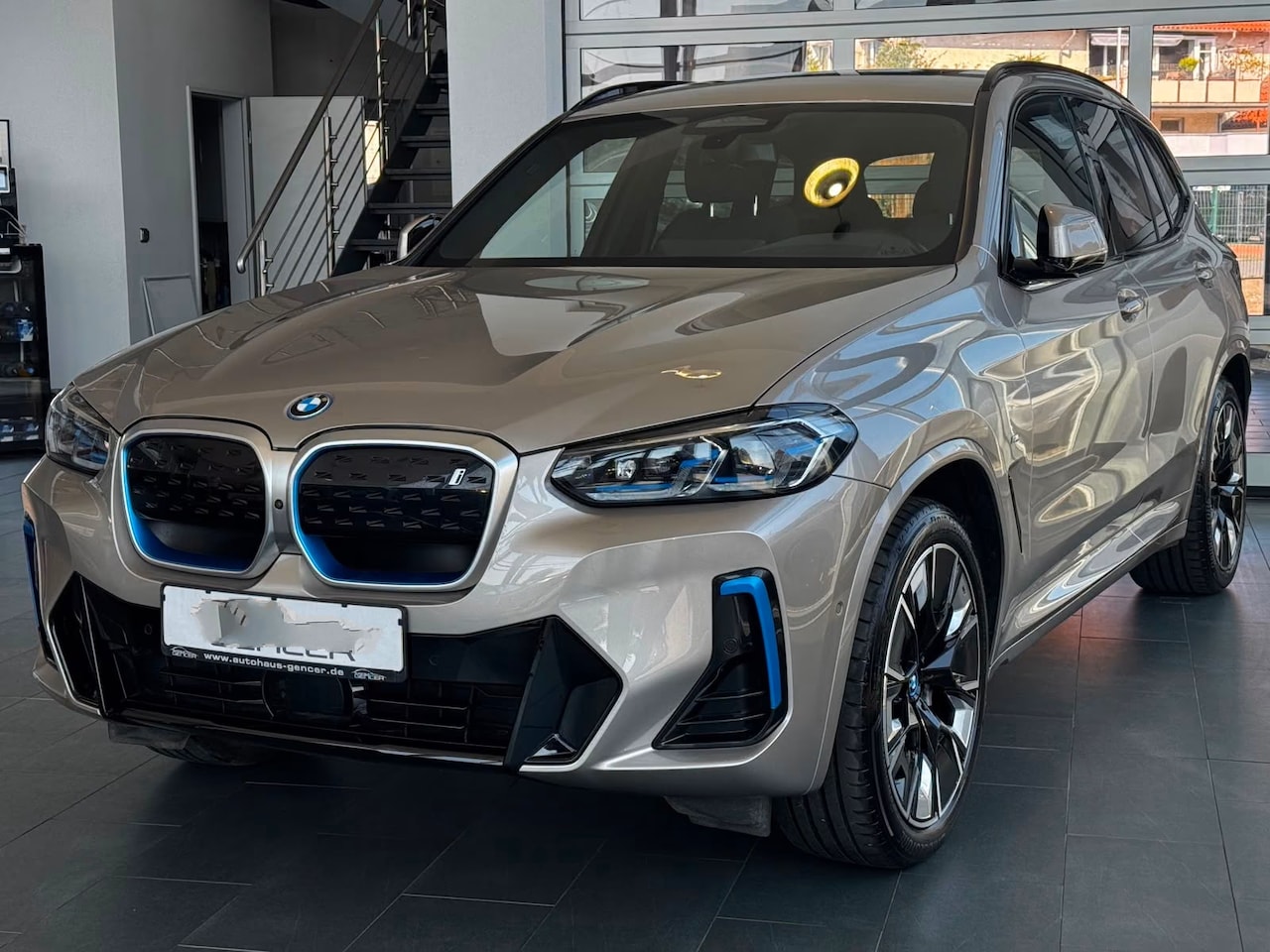 BMW iX3 - M-SPORT 80 kWh (210kW/286pk) ** LASER, LEDER, PANO, TREKH, H&K SOUND, 20-inch LMV ** 1e EI - AutoWereld.nl