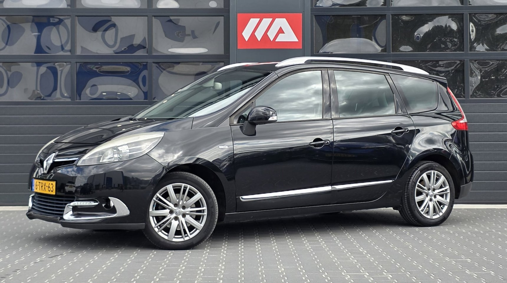 Renault Grand Scénic - 1.2 TCe Bose 7P | TREKHAAK | NAVI | KEYLESS - AutoWereld.nl