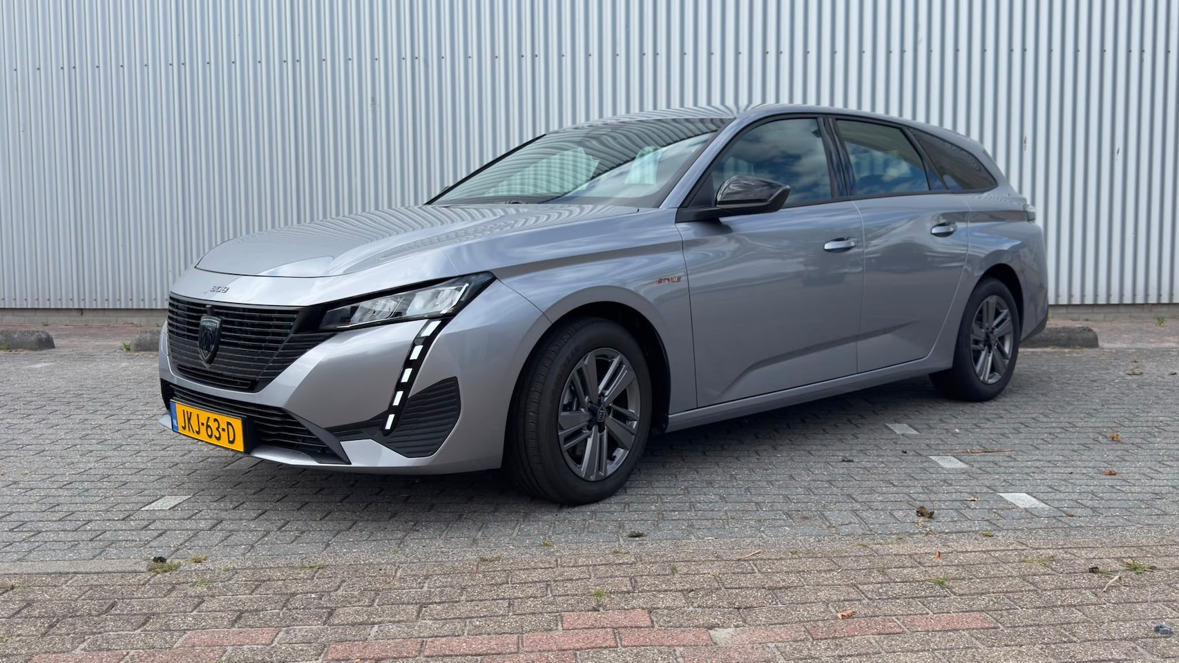 Peugeot 308 SW - 1.2 Hybrid 145 e-DCS6 Style | Afneembare trekhaak | Apple Carplay / Android Auto | Cruise - AutoWereld.nl