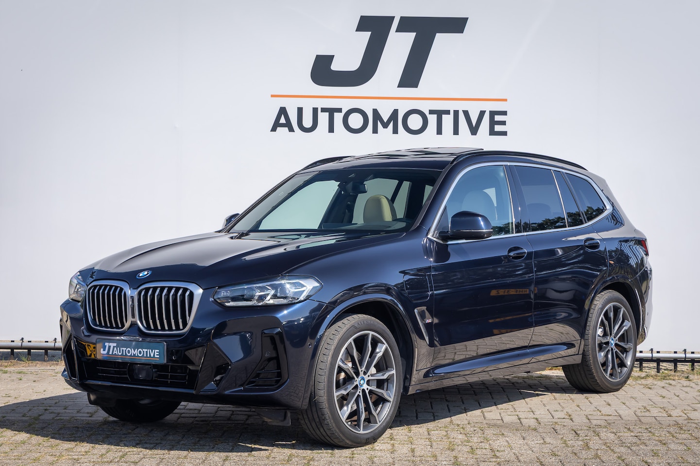 BMW X3 - XDRIVE30E High Executive M-sport panoramadak | adaptive cruise | 360camera | harman/cardon - AutoWereld.nl