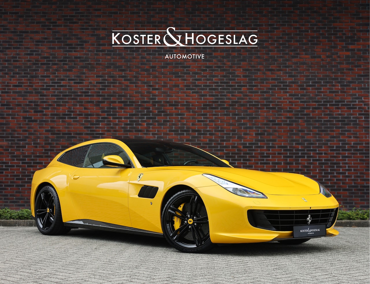 Ferrari GTC4 - 6.3 V12 | Giallo Triplo Strato - Lift - Nieuwstaat! - AutoWereld.nl