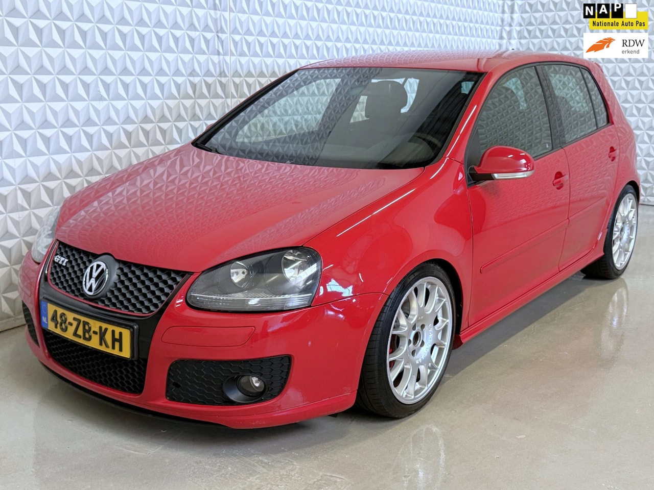 Volkswagen Golf - 2.0 TFSI GTI Edition 30 / McDonald's EUROKNALLER! (2008) - AutoWereld.nl
