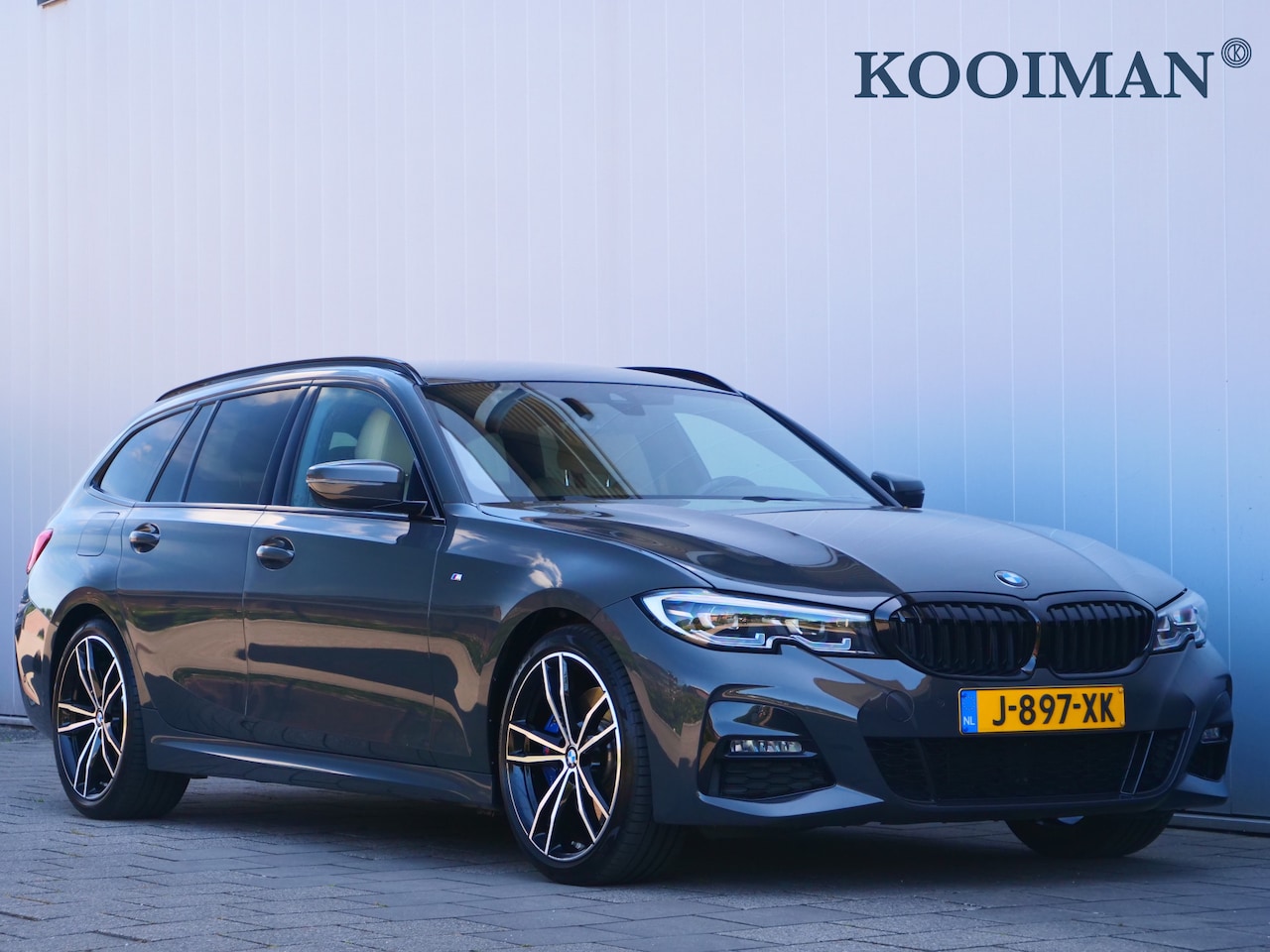 BMW 3-serie Touring - 318i High Executive Edition 157 Pk Automaat Navi / DAB / Apple Carplay / Leer / M-pakket - AutoWereld.nl