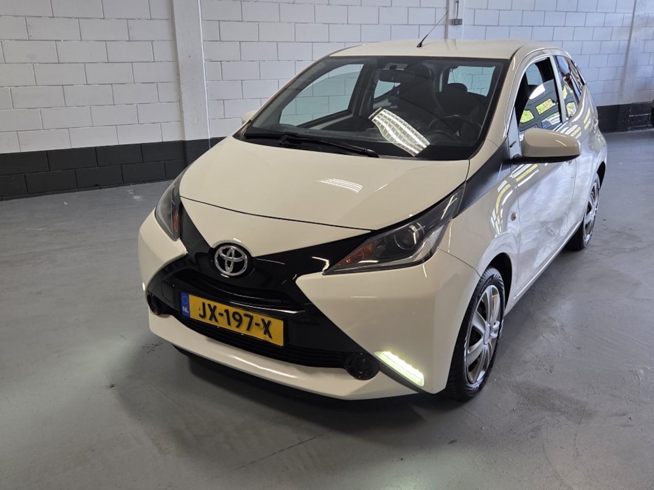 Toyota Aygo - 1.0 VVT-i x-play 1.0 VVT-i x-play - AutoWereld.nl