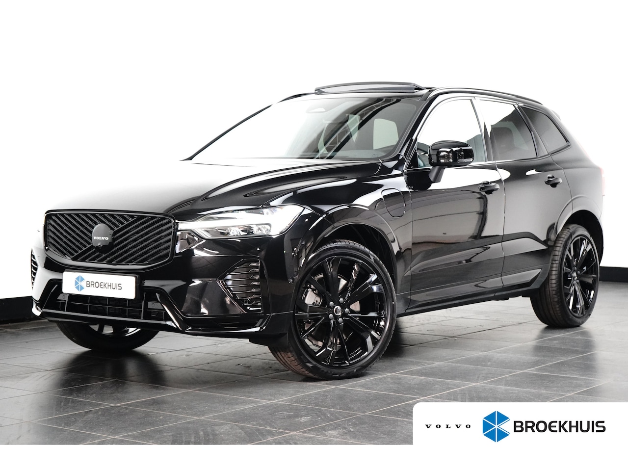 Volvo XC60 - Plus Black Edition Recharge Plug-In Hybrid AWD | Elektrisch glazen panorama-dak | Lichtmet - AutoWereld.nl
