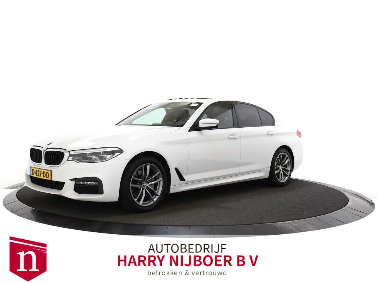 BMW 5-serie - 520d xDrive High Executive Trekhaak / Leer / Navigatie - AutoWereld.nl