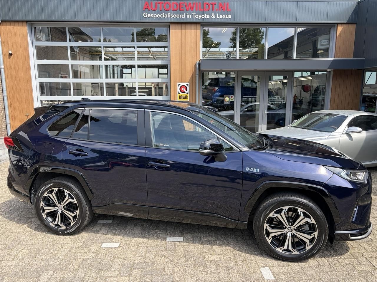 Toyota RAV4 - 2.5 Plug-in Hybrid 300 AWD Executive A/T - AutoWereld.nl