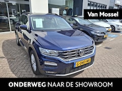 Volkswagen T-Roc - 1.5 TSI Style | ACHTERUITRIJCAMERA | TREKHAAK | NAVIGATIE | APPLE CARPLAY / ANDROID AUTO |