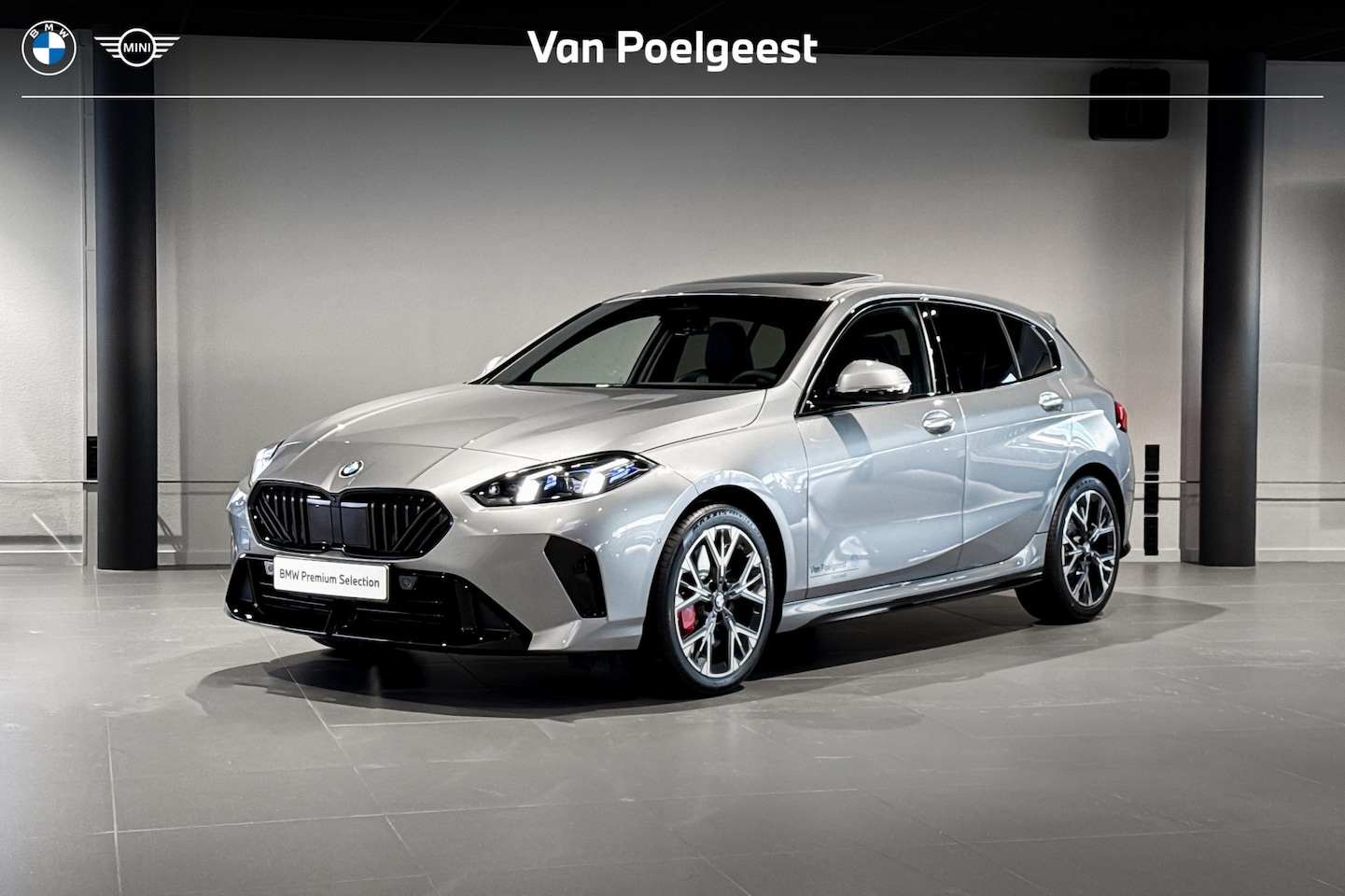 BMW 1-serie - 120 M Sport Pro | Glazen Panoramadak | Stoelverwarming | Achteruitrijcamera - AutoWereld.nl