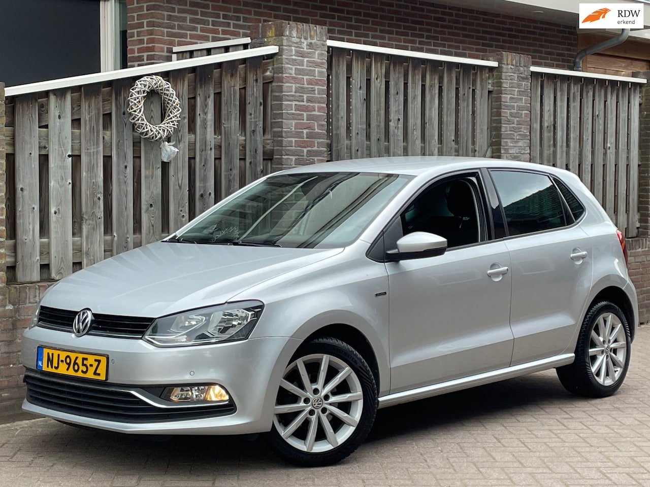Volkswagen Polo - 1.2 TSI Highline AIRCO, Navi, Cruise, 5-deurs, 16''LM - AutoWereld.nl