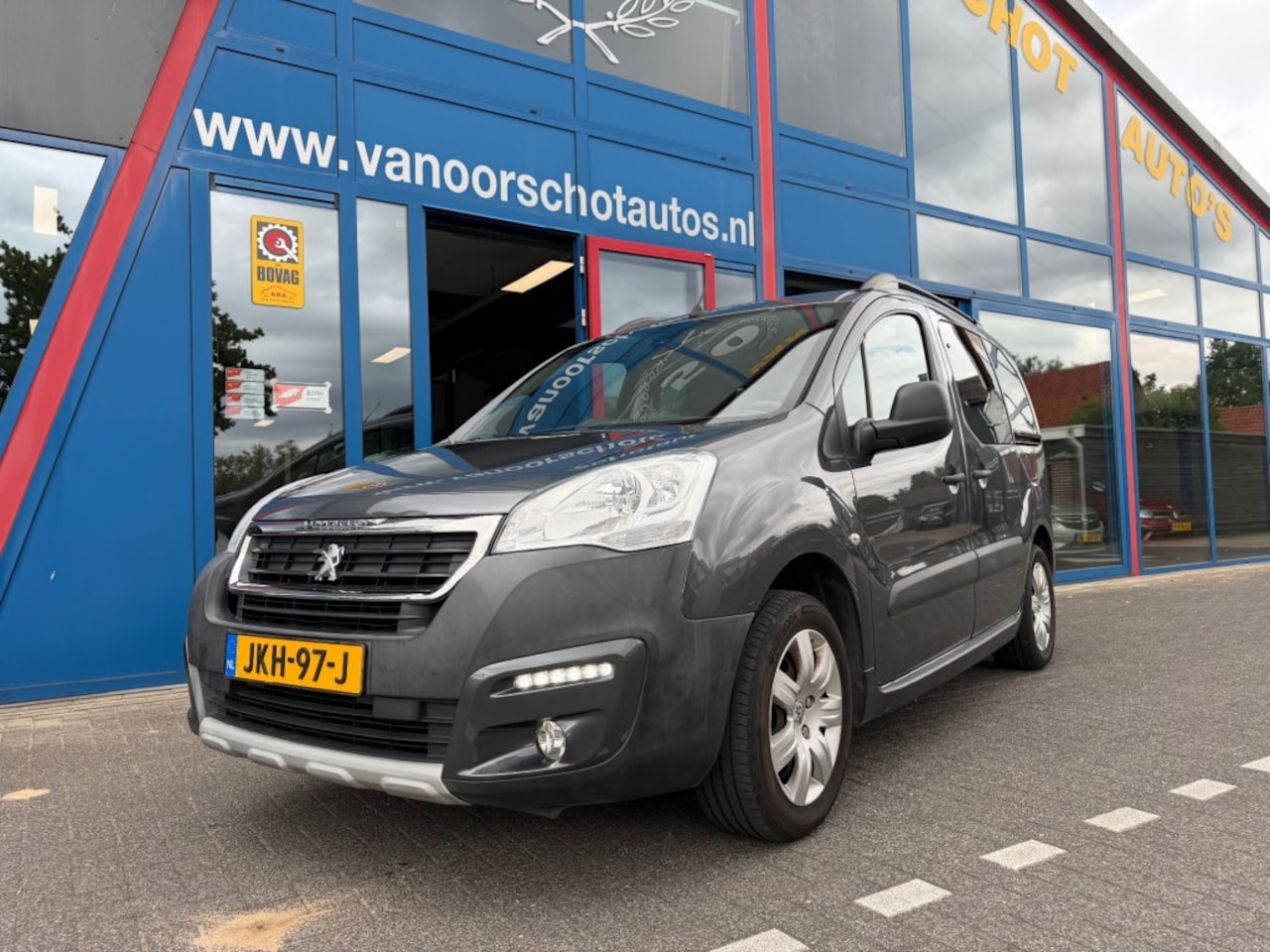 Peugeot Partner - 1.2 110pk Navi Carplay Led Airco - AutoWereld.nl