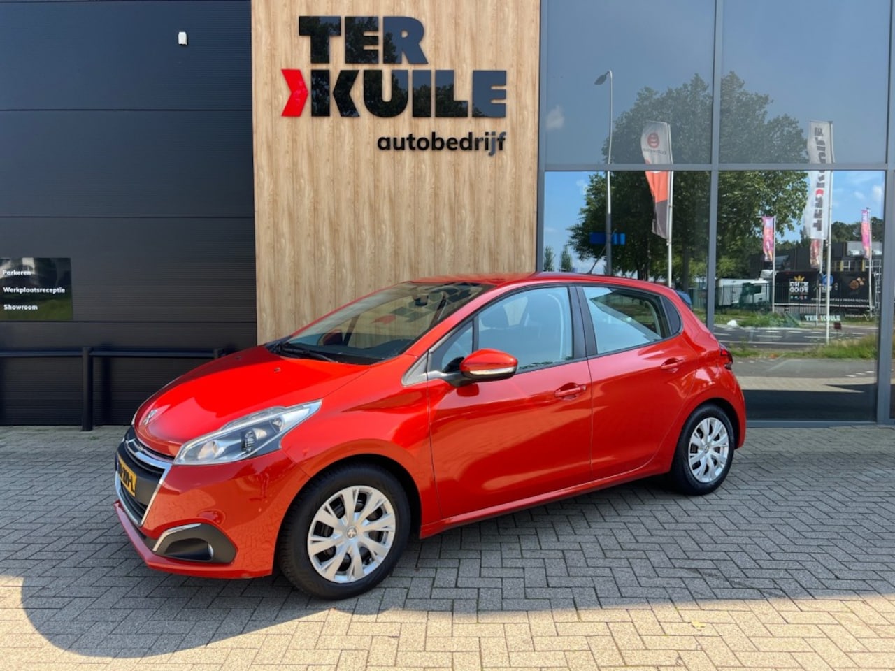 Peugeot 208 - 1.2 PK BLUE LION 2017 Fase 2 A/C Navi - AutoWereld.nl