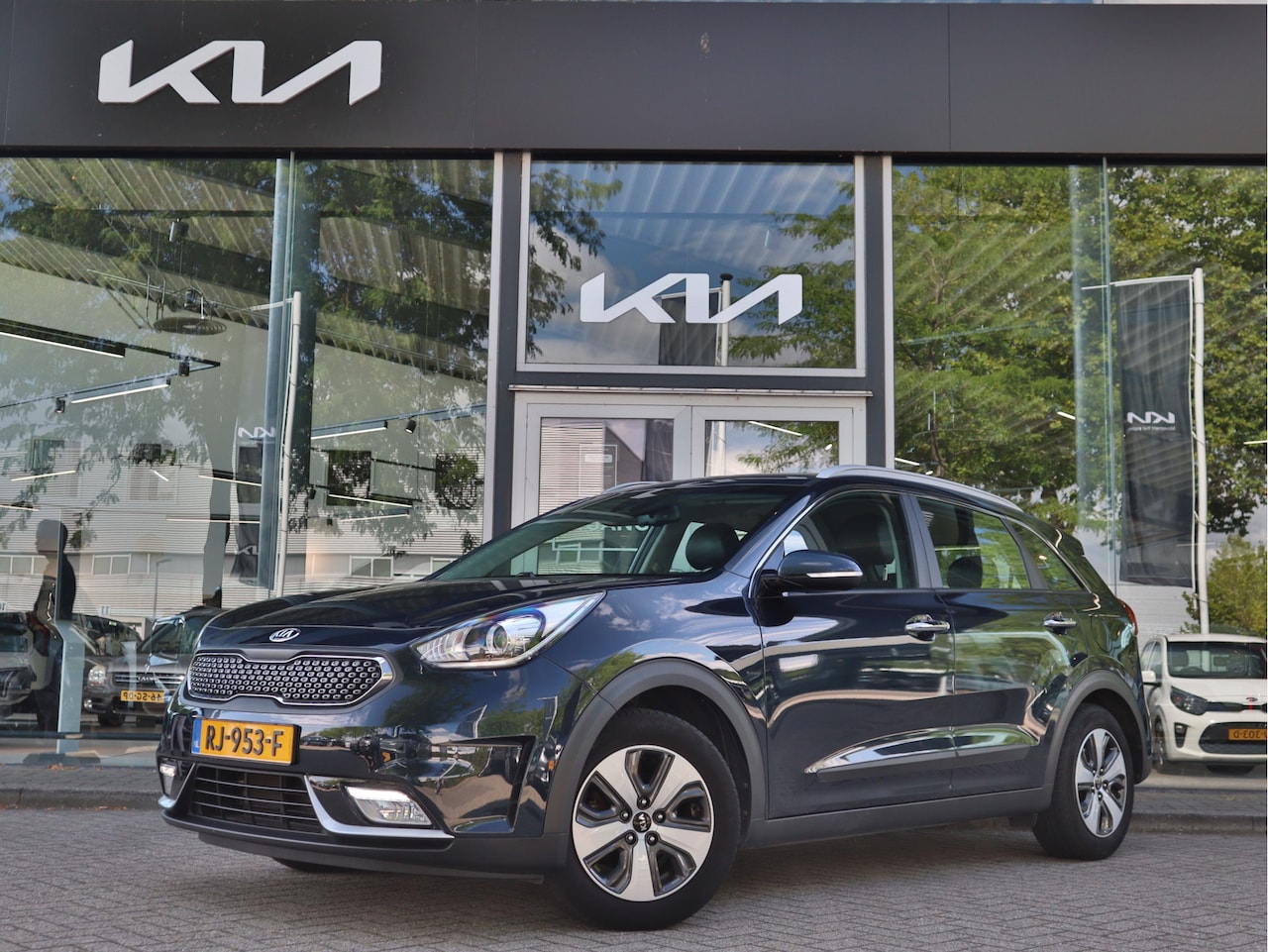 Kia Niro - 1.6 GDi Hybrid DynamicLine Navigatie | Camera | Parkeersensoren | Trekhaak - AutoWereld.nl